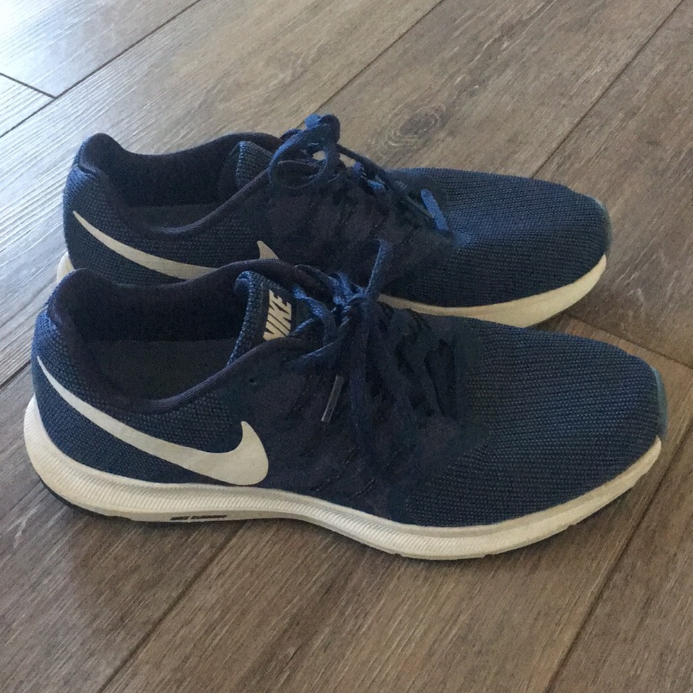 Nike Run Swift Tennis Shoes